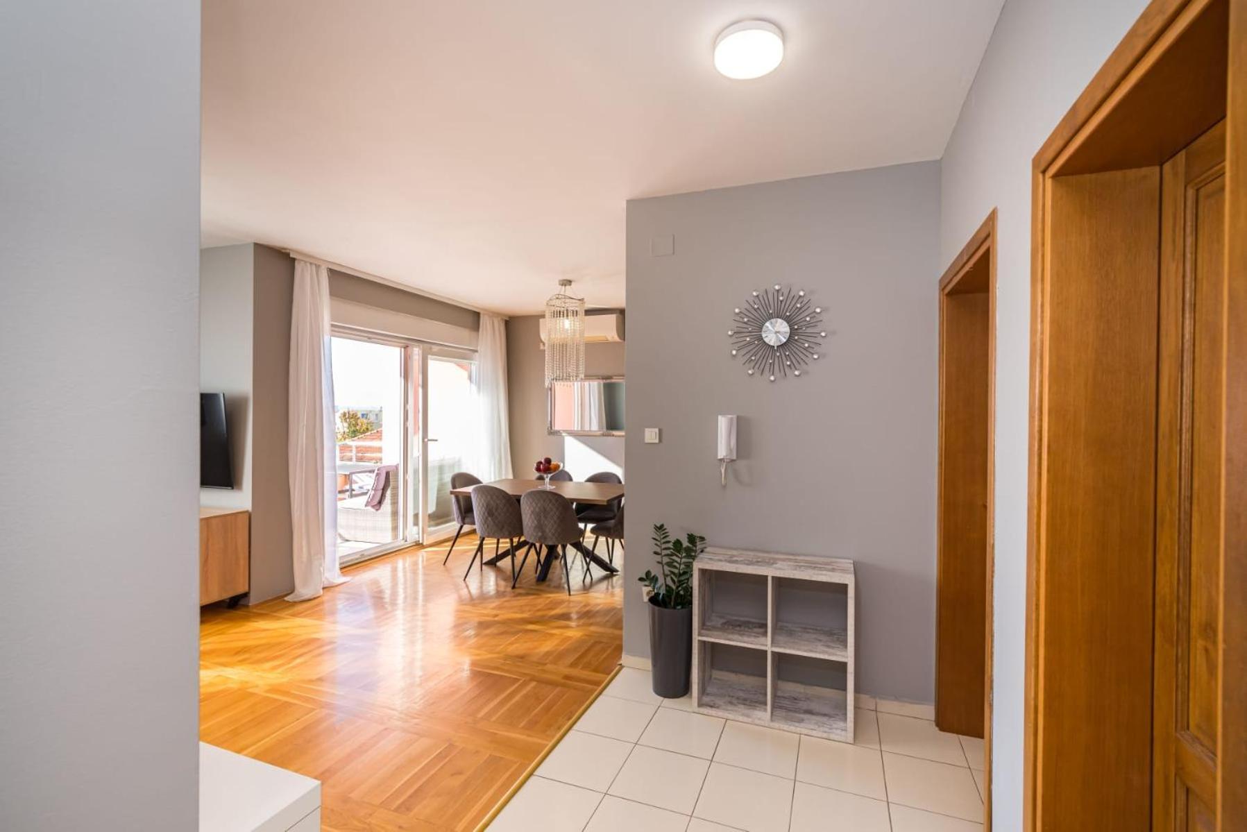 Haja Apartment *