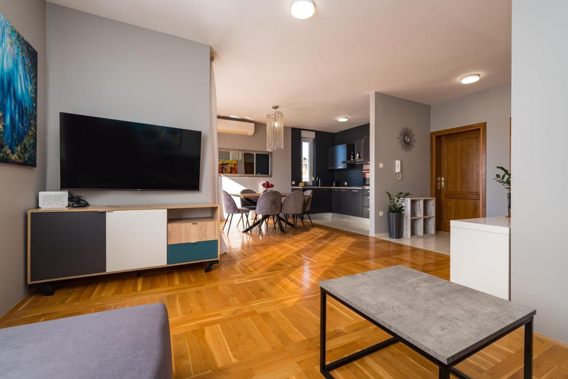 Apartment Haja *